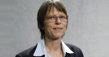 Theologian Says Women Religious Should Have Vote at Synod