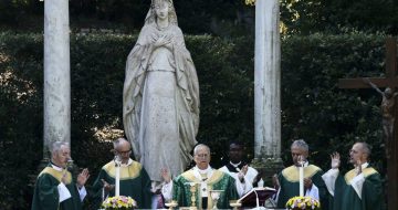 Leo Prays For Climate Change Deniers In Green New Mass