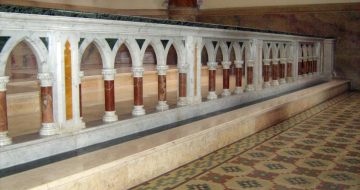 Five Arguments in Favor of the Use of the Communion Rail